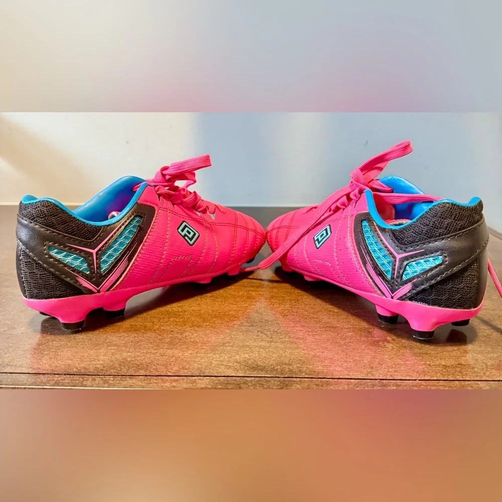 SOLD!Girls Soccer Football Cleats Shoes for Little Kid/Big Kid. Like New! Size 2 - Picture 4 of 10